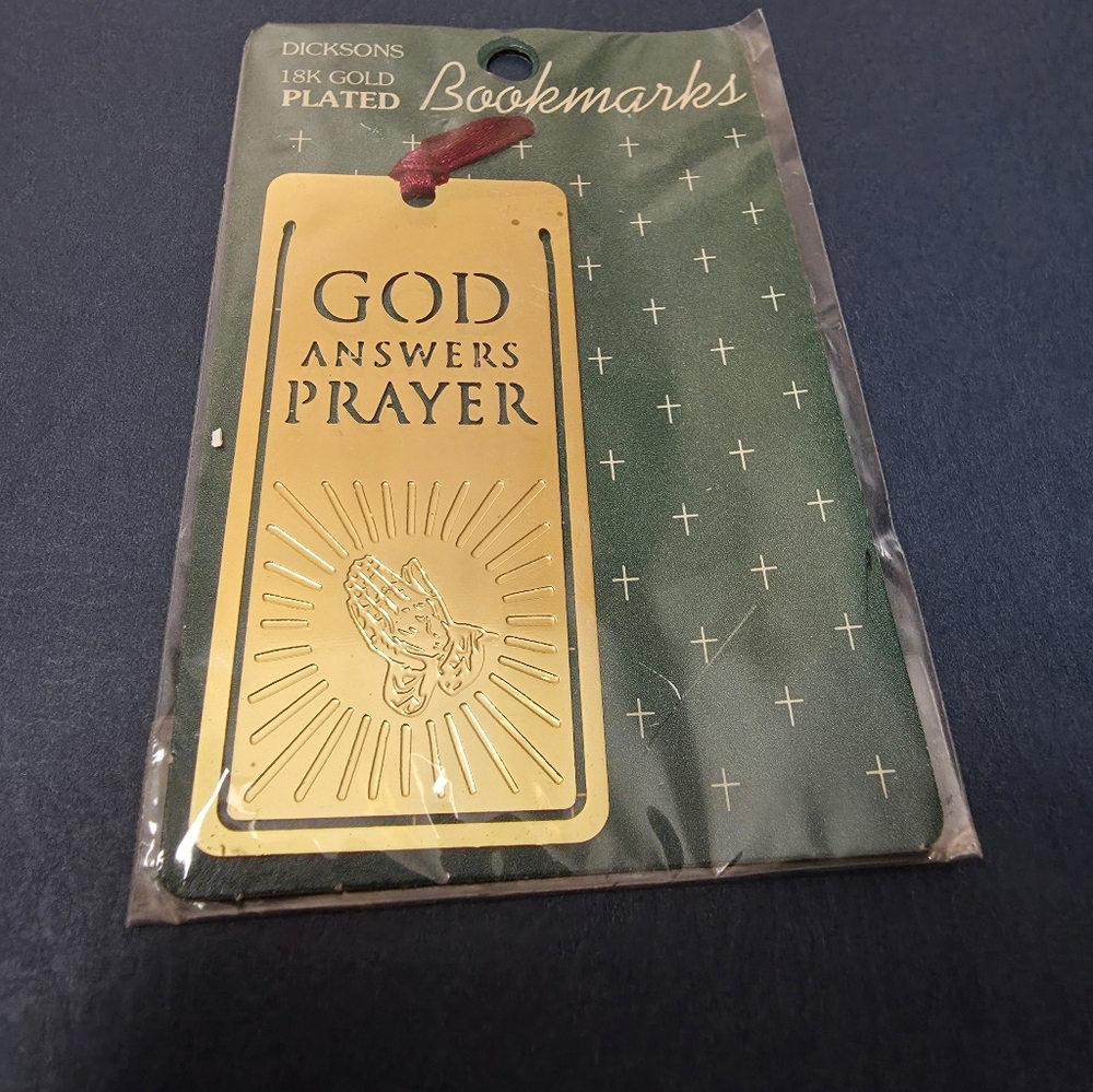 Dicksons 18K Gold Plated Bookmark
